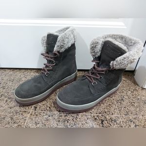 Women's Cougar Venetta Suede Mid Boot Waterproof Winter boots size 10US